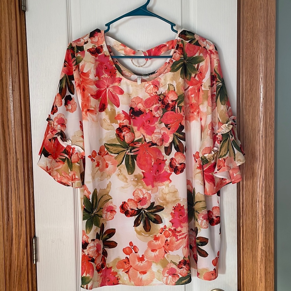 Coral floral top